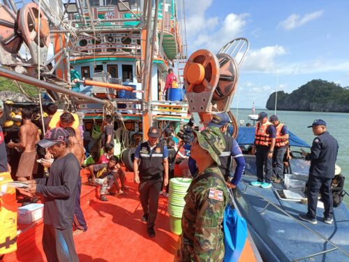 ตรวจบูรณาการแรงงานในเรือประมงทะเล ตรวจสภาพการจ้าง สภาพการทำงาน การใช้แรงงานต่างด้าว และการค้ามนุษย์ด้านแรงงานประมง